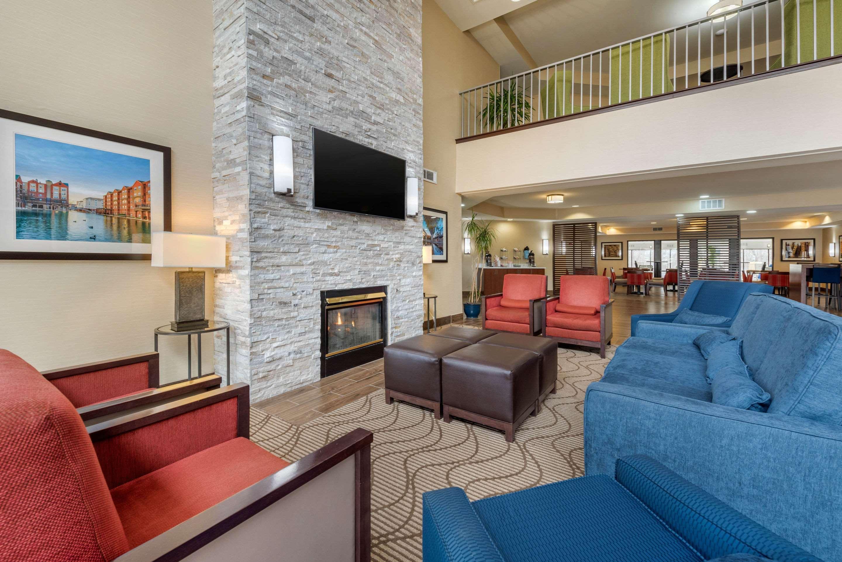 Comfort Suites Lafayette University Area Kültér fotó